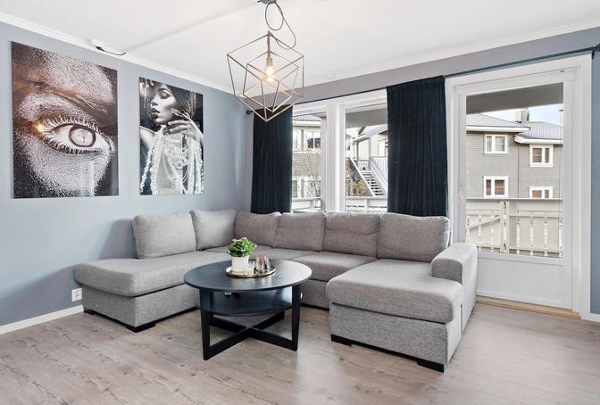 Velkommen til Hollingsbukta 32A! En moderne 3-roms leilighet i pen oppgradert stil!